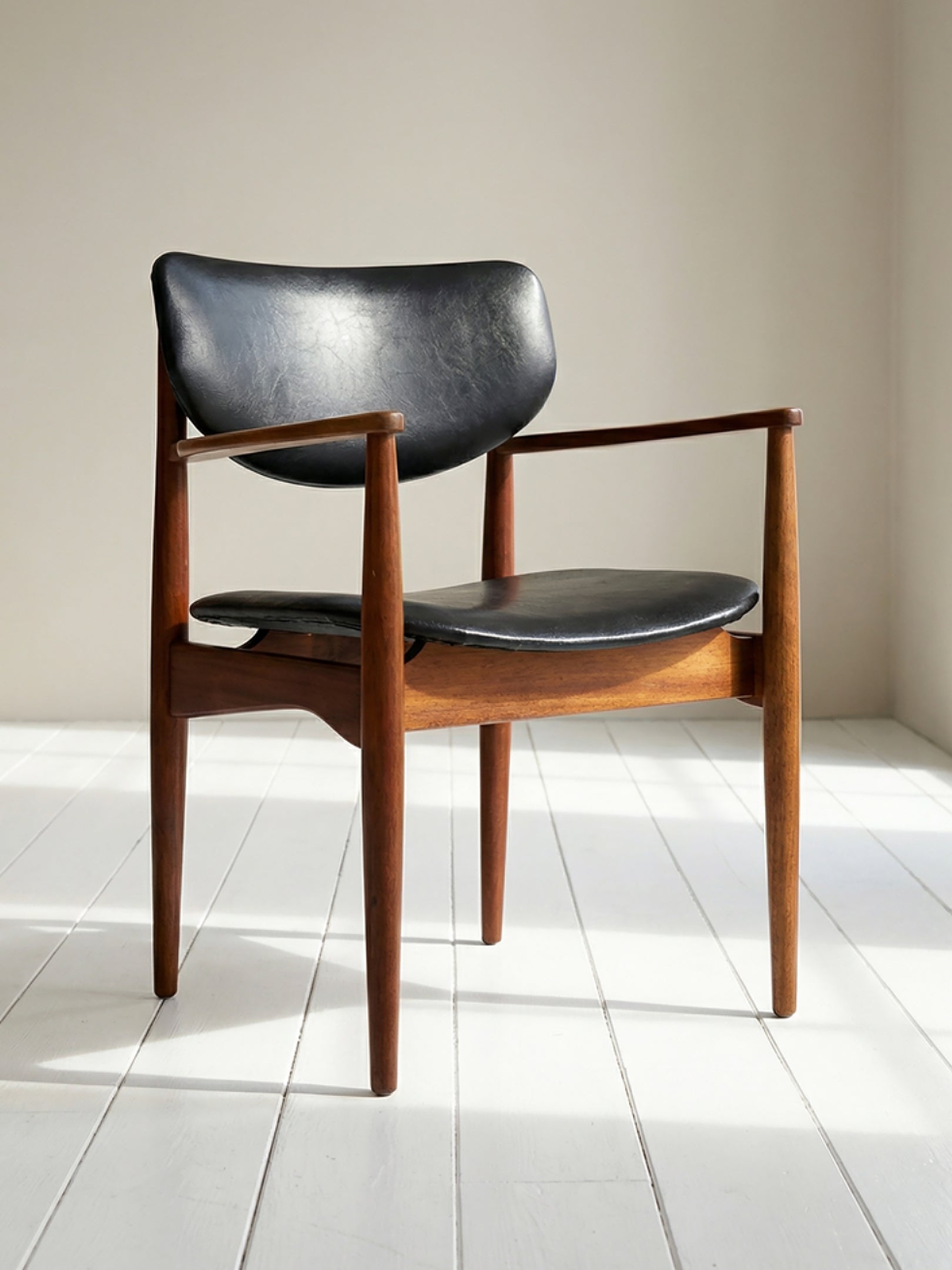 Hille Furniture in London: British Modern Design and Lasting Build Quality