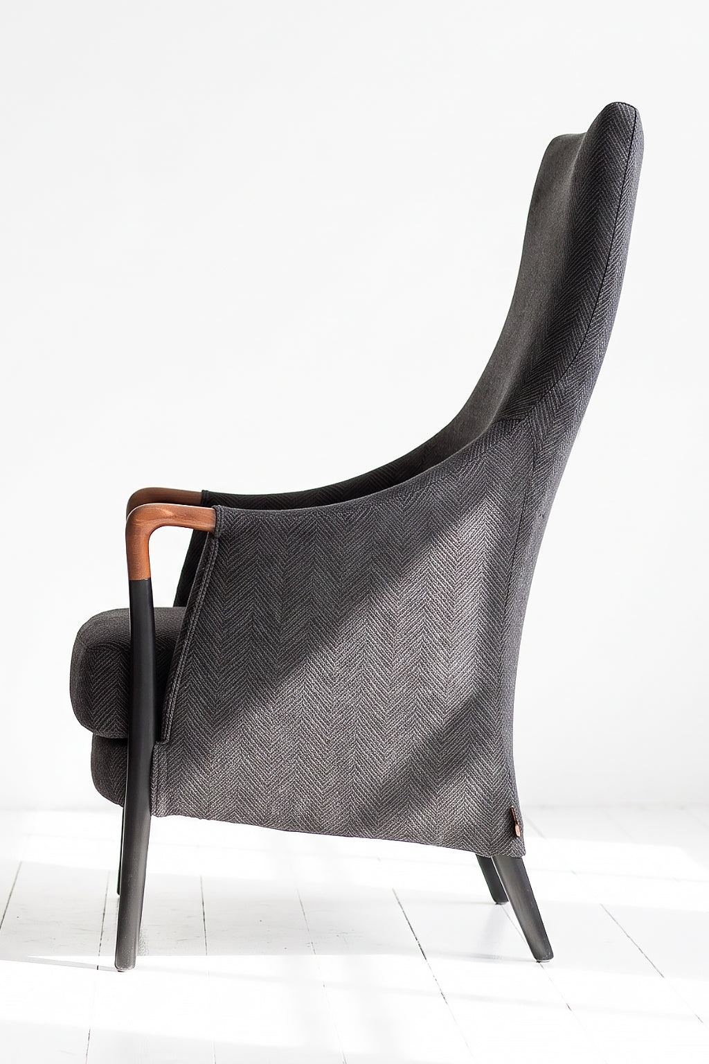Giorgetti Progetti Bergère High-Back Armchair and its matching ottoman Evengrain