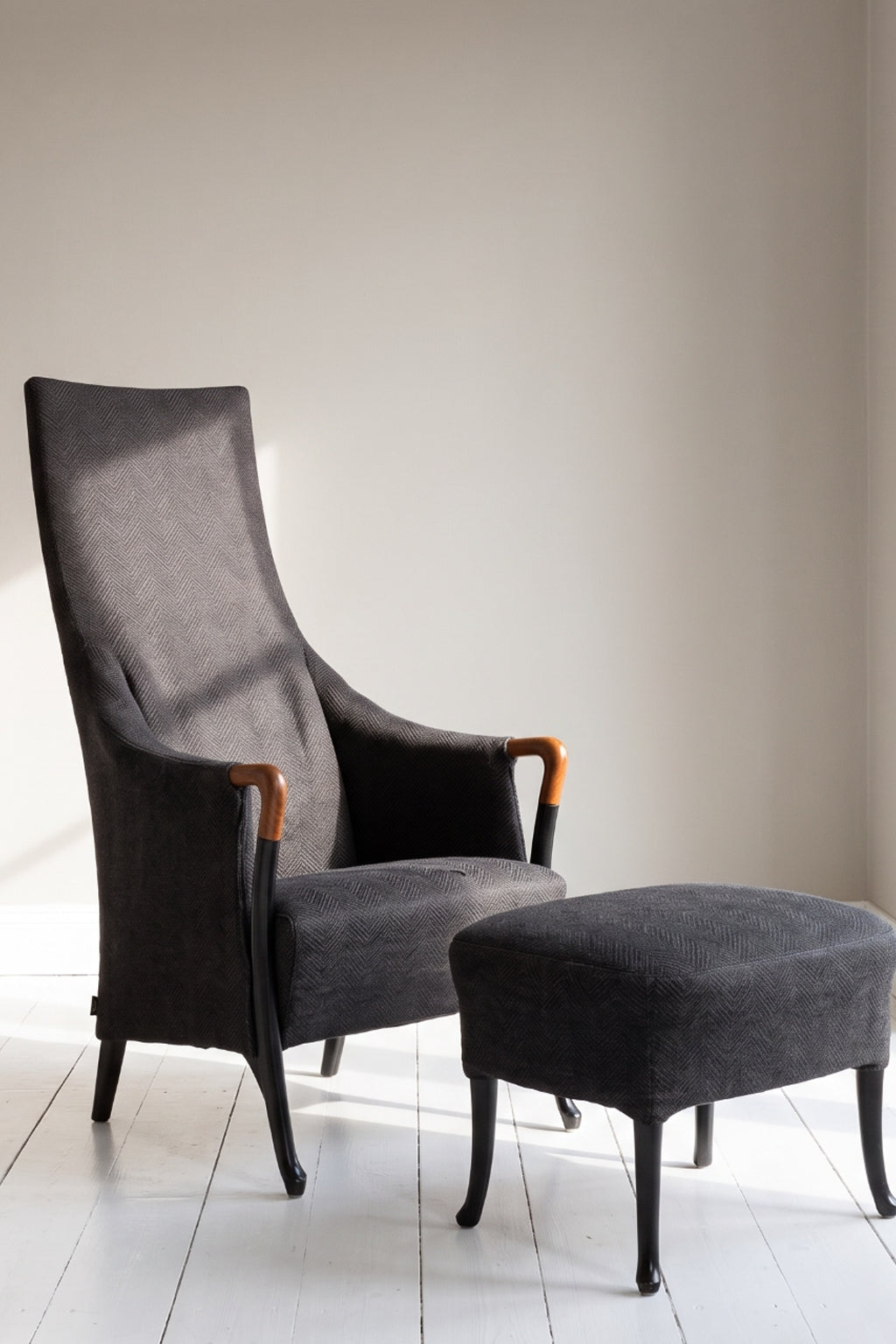 Giorgetti Progetti Bergère High-Back Armchair and its matching ottoman Evengrain