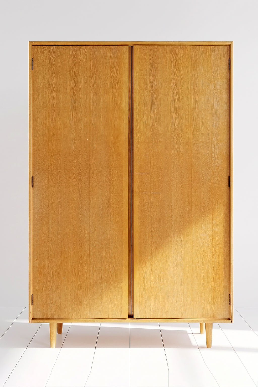 Mid-Century Oak 'C-Range' Wardrobe by John & Sylvia Reid for Stag, 1950s Evengrain Furniture